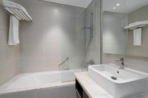 Prive - Canal View Studio Apartment - image 10