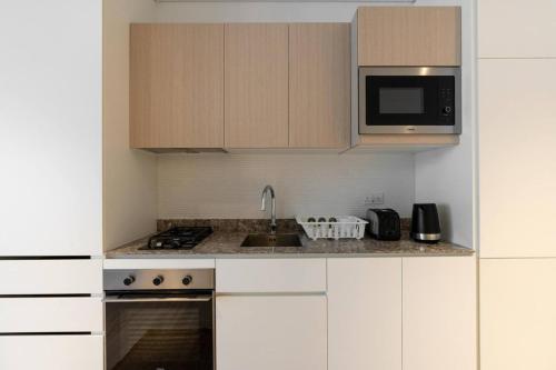 Belgravia III A - Modern Studio with Full Facilities - image 7