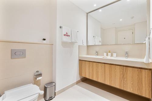 Elegant 3 BR Downtown Views II - image 12