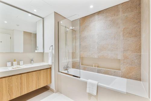 Elegant 3 BR Downtown Views II - image 13
