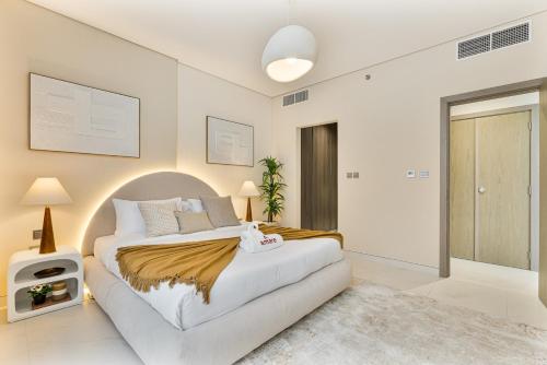Elegant 1 BR District One - image 7