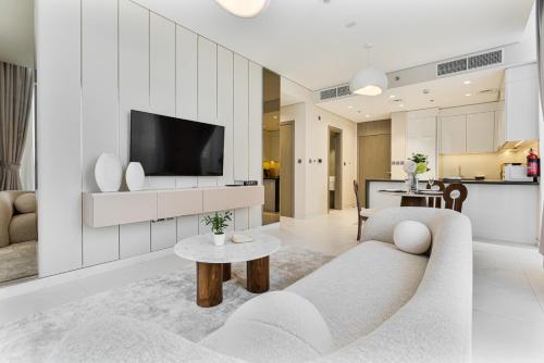 Elegant 1 BR District One - main image