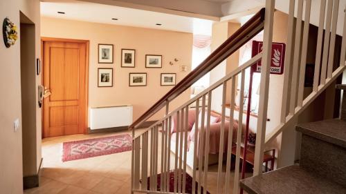Koplietošanas atpūtas telpa ar TV, Angelina square Home Gibellina in Nuova Gibellina