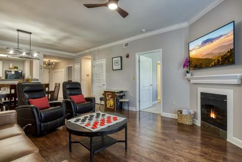 Luxurious Renovated, Pool, Basketball, Playground in Pigeon Forge, USA