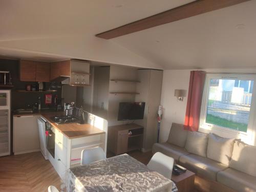 3 bedrooms, 6 beds
