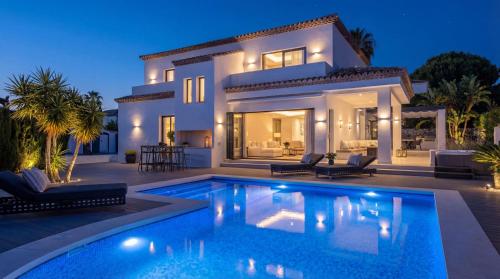 VACATION MARBELLA I Villa Lina, Golf Valley, Private Heated Pool, Jacuzzi, Gated Community, Close to Puerto Banus