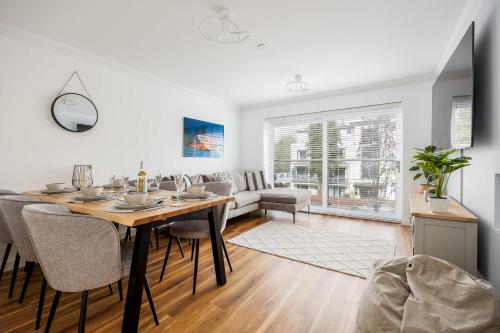 Oasis- Short Drive to Bournemouth Beach – khách sạn tại Talbot và Branksome Woods
