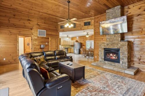 Hawks Nest by Beyond Expectations w Hot Tub