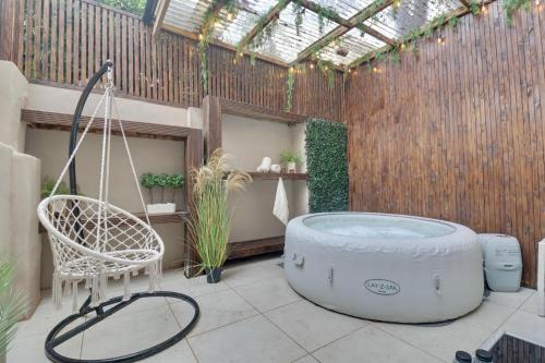 Southsea Common Luxury Apartment with Hot tub & Pool table