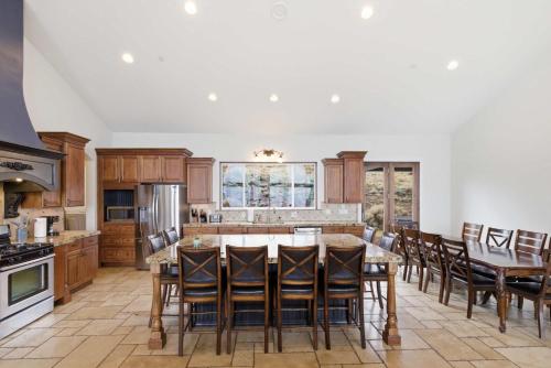 Private Family Home with Hot Tub in Bluffdale (UT)