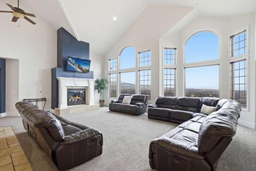 Private Family Home with Hot Tub in Bluffdale (UT)