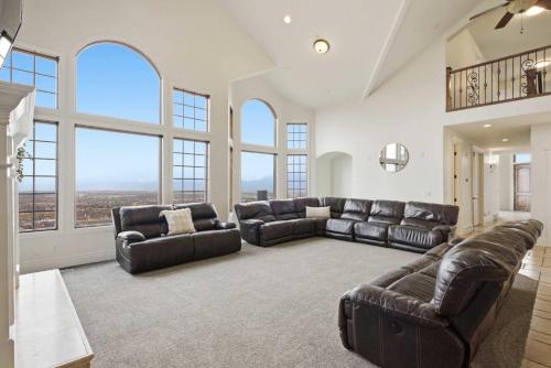 Private Family Home with Hot Tub in Bluffdale (UT)