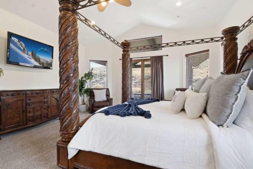 Private Family Home with Hot Tub in Bluffdale (UT)