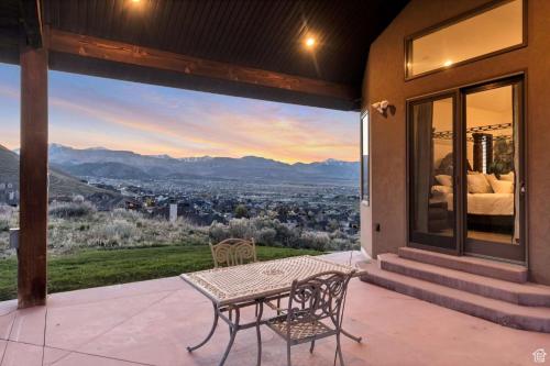 Private Family Home with Hot Tub in Bluffdale (UT)