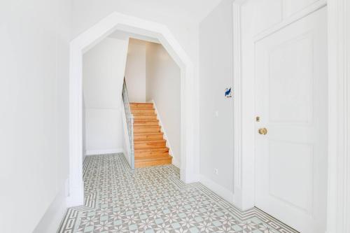 Cascais centre beautiful 85m2 apartment T2 with patio ground floor no step - image 4