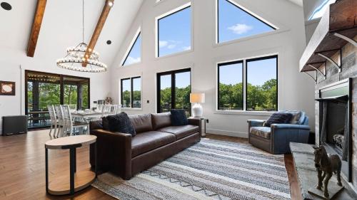 Blue Heron Gray Fox by AvantStay 2 Lakefront Homes Sleeps 44 Pool Dock Theater in Lake Norman of Catawba, USA