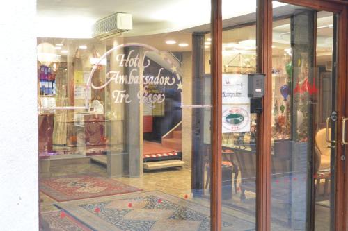 Ambassador Tre Rose Hotel - image 8