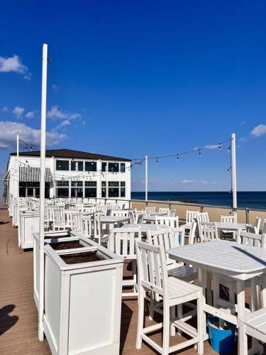 3BR Beach House | Fire Pit & Bar | Steps to Beach in Long Branch (NJ)