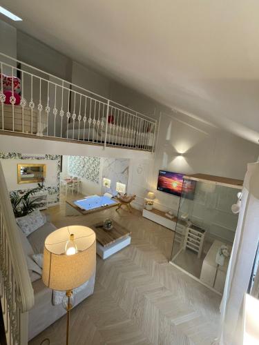 Camilla Luxury Home in Nemi