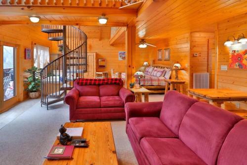 Romantic, Honeymoon Cabin In The Smokies! in Gatlinburg, USA