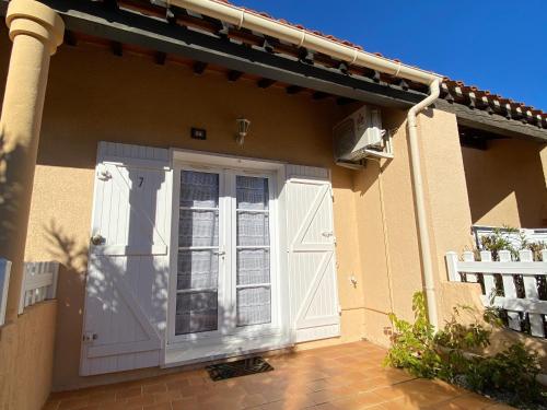 Charmant pavillon climatisé avec piscine, proche plage - FR-1-732-46