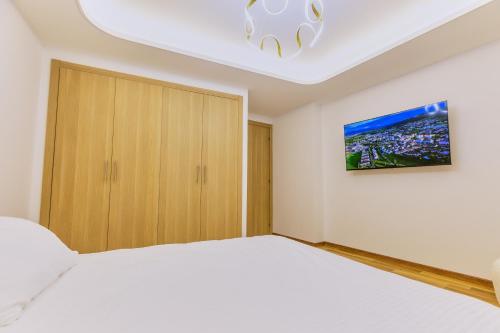 Stylish Apartment View Tower Residence Near to beach and Train station Private Parking - image 4