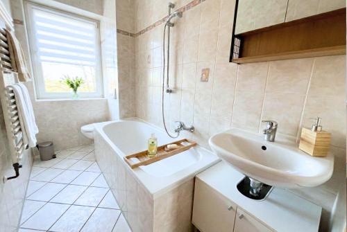 Baño, Havn Apartments in Merseburg, 2BR, TV, Wifi in Merseburg