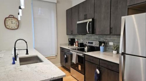 Renovated 3 Bedroom Chicago Downtown Pilsen in Lower West Side