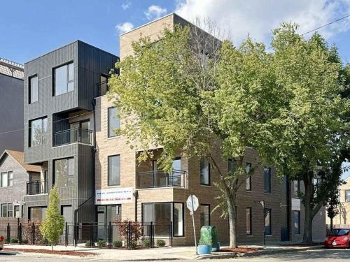 Renovated 3 Bedroom Chicago Downtown Pilsen in Lower West Side