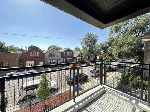 Renovated 3 Bedroom Chicago Downtown Pilsen in Lower West Side