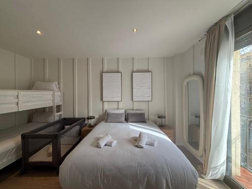 Beautiful Terrace Apartment near Plaza Espanya - image 2