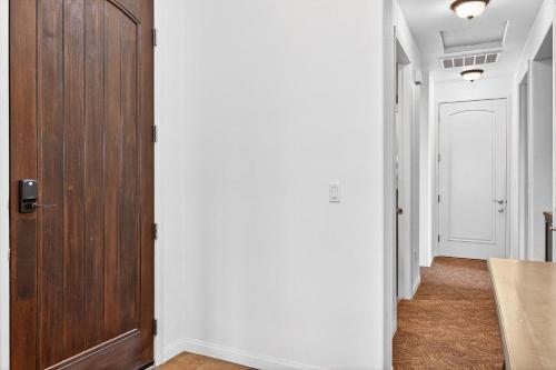LV222 Spacious Upstairs 2BR Lock-Off in Legacy Villas in La Quinta, USA