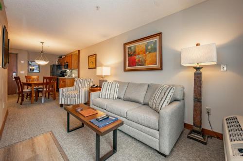 B205 One Bedroom Lake View in Oakland, USA