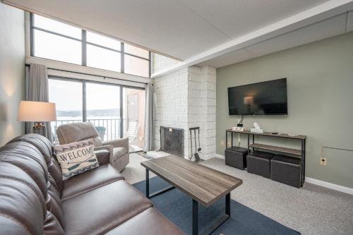 502F Three Bedroom Two Bath in Oakland, USA
