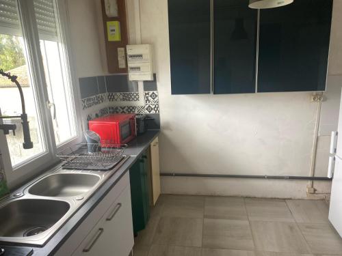 Maison de ville mitoyenne 4 chambres proche plages in Moon-sur-Elle