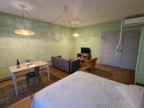 Le Nid du Facteur appartement avec clim, wifi et jardin in Hauterives