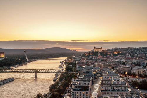 Premium Suite, RIVER & OLD TOWN VIEW,FREE PARKING, Bratislava