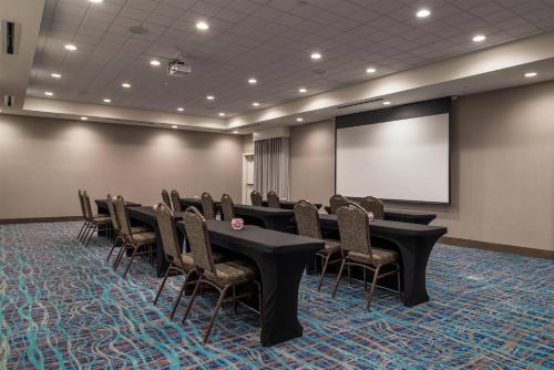Hampton Inn Benson - image 39