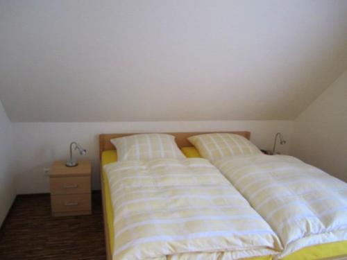 2 bedrooms, 3 beds