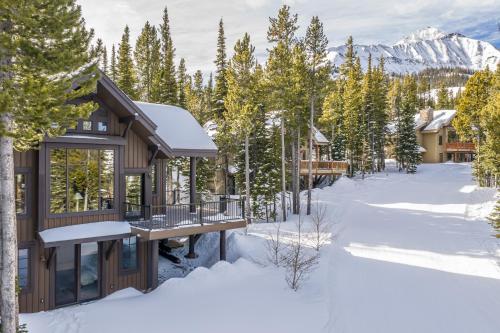 Moonlight Mountain Home 38B Cowboy Heaven in Big Sky, USA