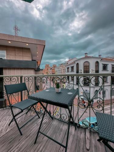 Il Palazzo Cuencano cafe with eternal sunsets