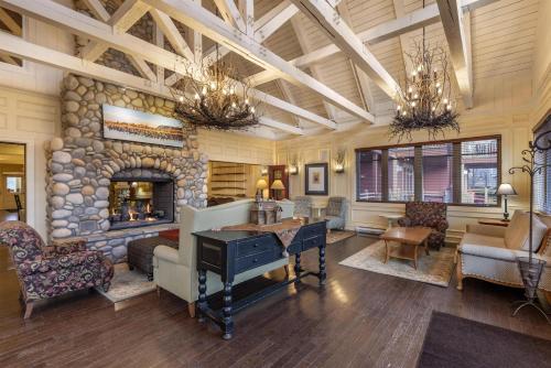 Hol, Embarc - Blue Mountain in The Blue Mountains (ON)