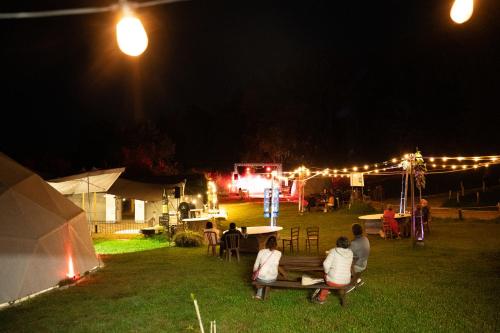 Eco-lieu de groupe gîte à louer L'Honor-de-Cos