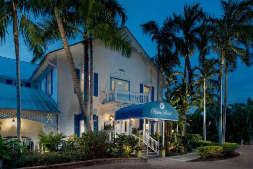 Entrance, Olde Marco Island Inn and Suites in Marco Island