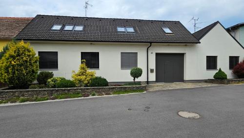 Ve dvoře (Ve dvore) in Výrovice