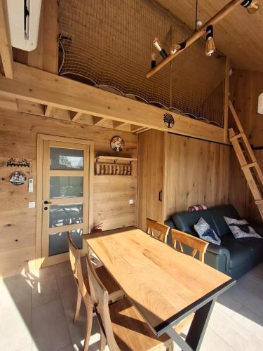 virtuve, Chalet charme et bien-être Jacuzzi et nature près de Durbuy (Chalet charme et bien-etre Jacuzzi et nature pres de Durbuy) in Villers-Sent-Ģetrtūde