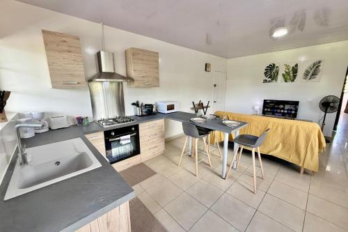 Manohiti apartment Easy Tahiti Stay Fast Wi-Fi Kitchen Terrace & carpark – khách sạn tại Pirae
