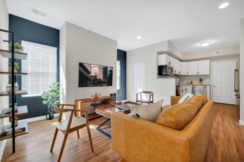 Guestroom, Spacious mid-century modern 3bed house in Atlanta University Center
