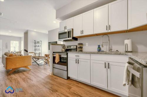 Kitchen, 6BR Cozy Home , near Mercedes Benz in Atlanta University Center