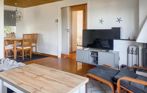 3 Bedroom Nice Home In Väröbacka (3 Bedroom Nice Home In Varobacka) in Bua (Halland)